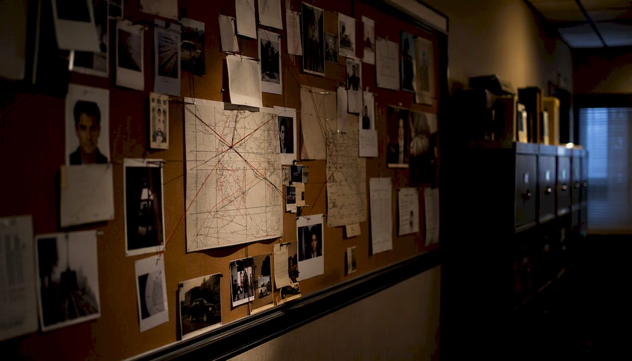 Law enforcement evidence board for cold cases